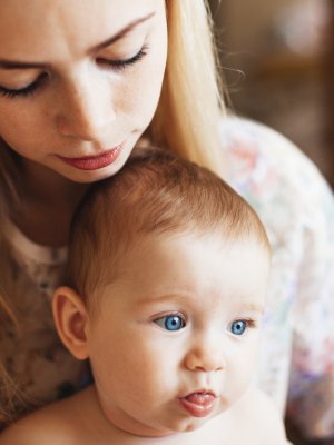 Persistent cough: Mother with baby